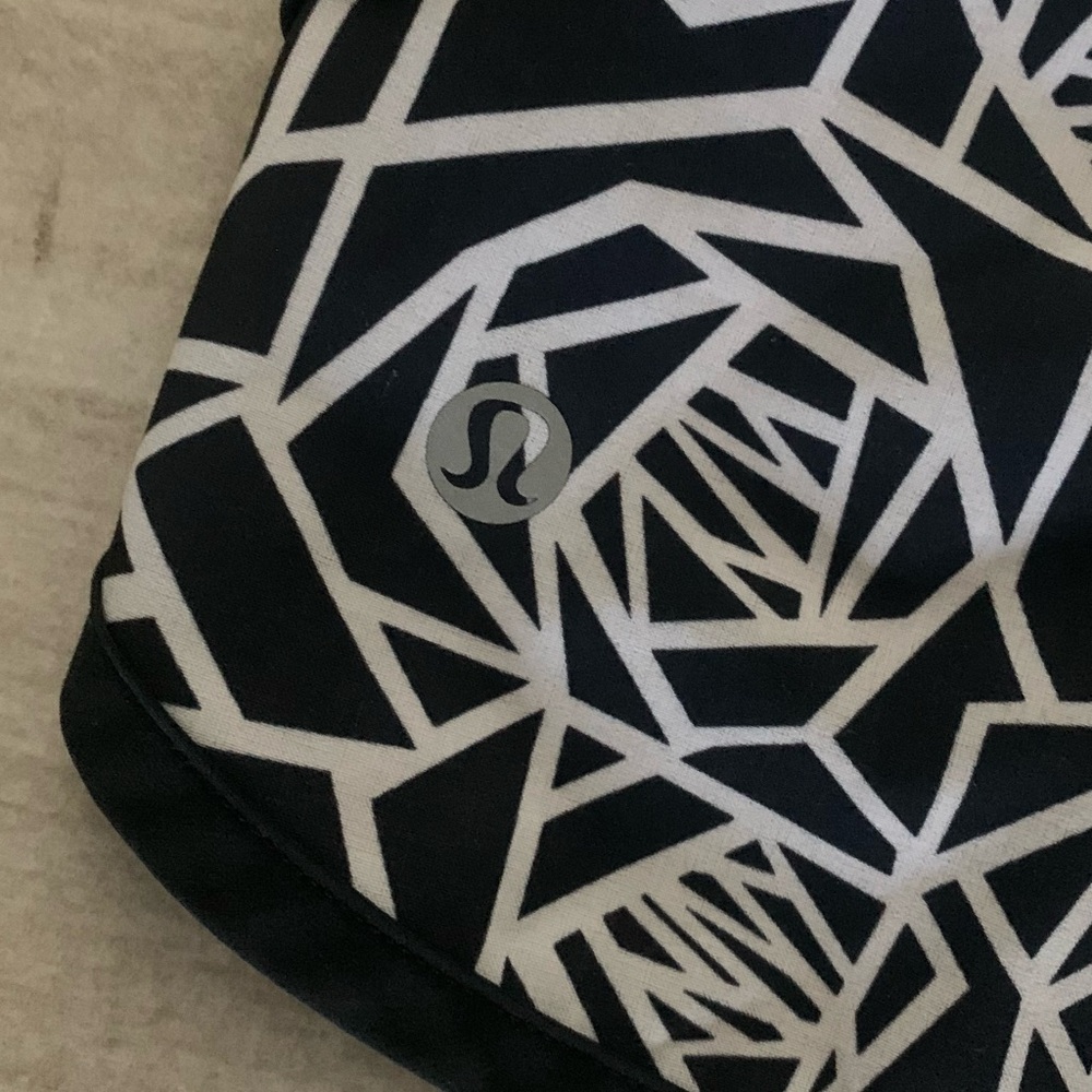 Lululemon Speed Shorts - Picture 10 of 10